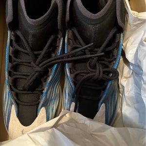 Yeezy basketball quantum